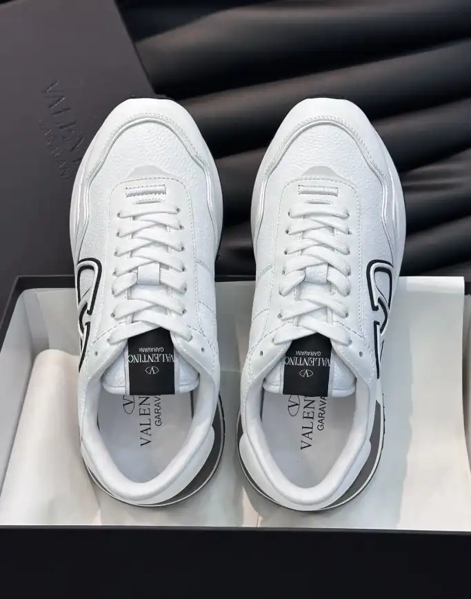 hype Valentino Sneakers