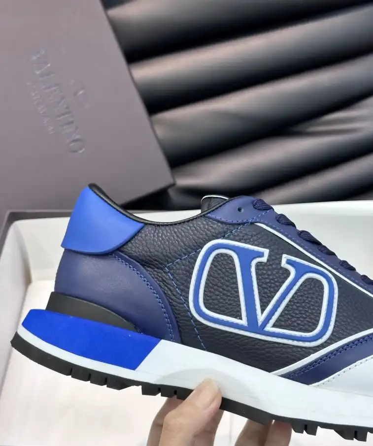 hype Valentino Sneakers