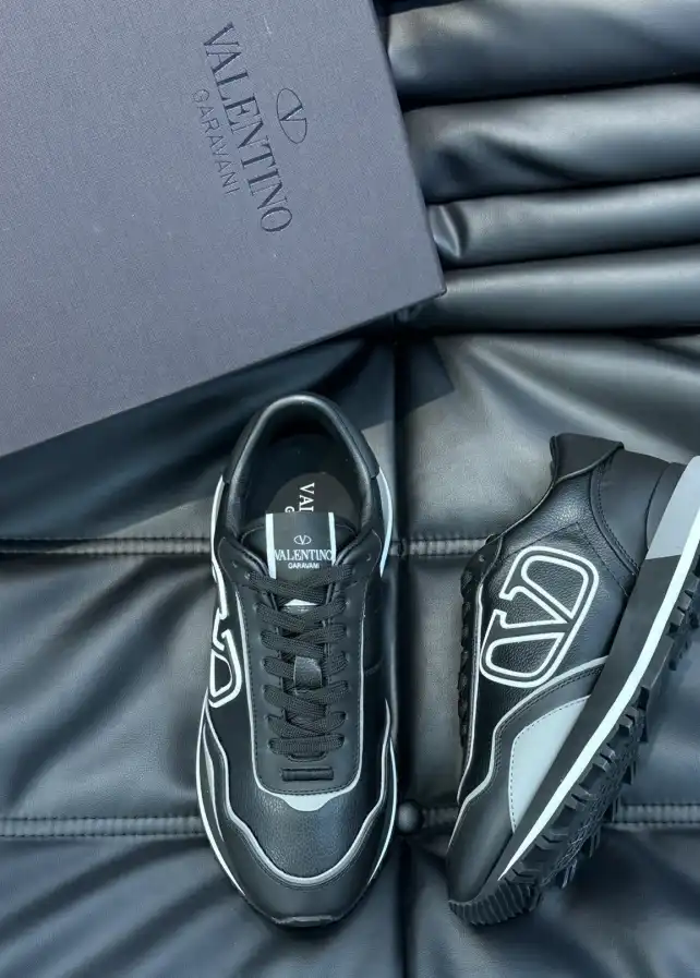 hype Valentino Sneakers