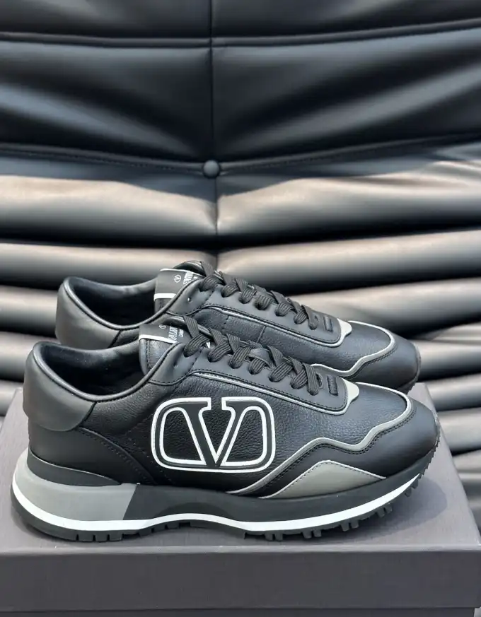 hype Valentino Sneakers