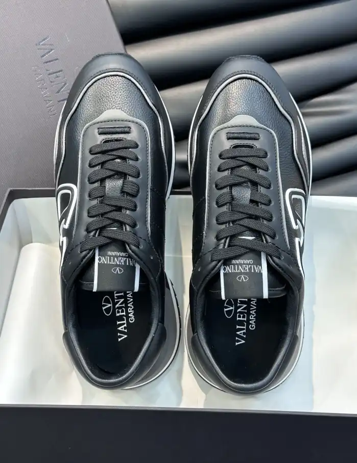 hype Valentino Sneakers