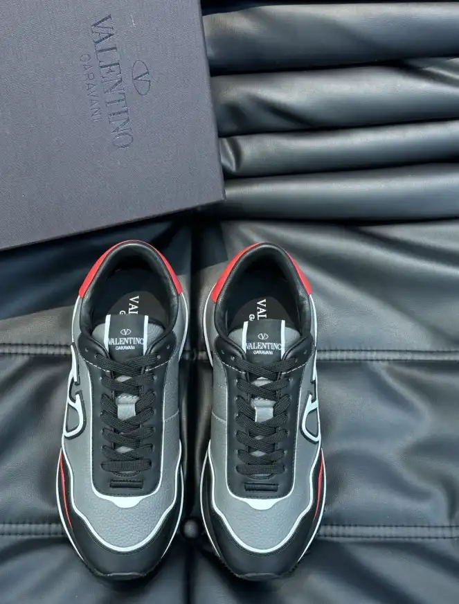 hype Valentino Sneakers