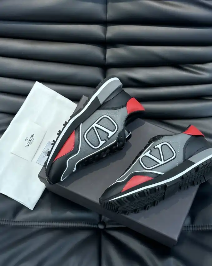 hype Valentino Sneakers