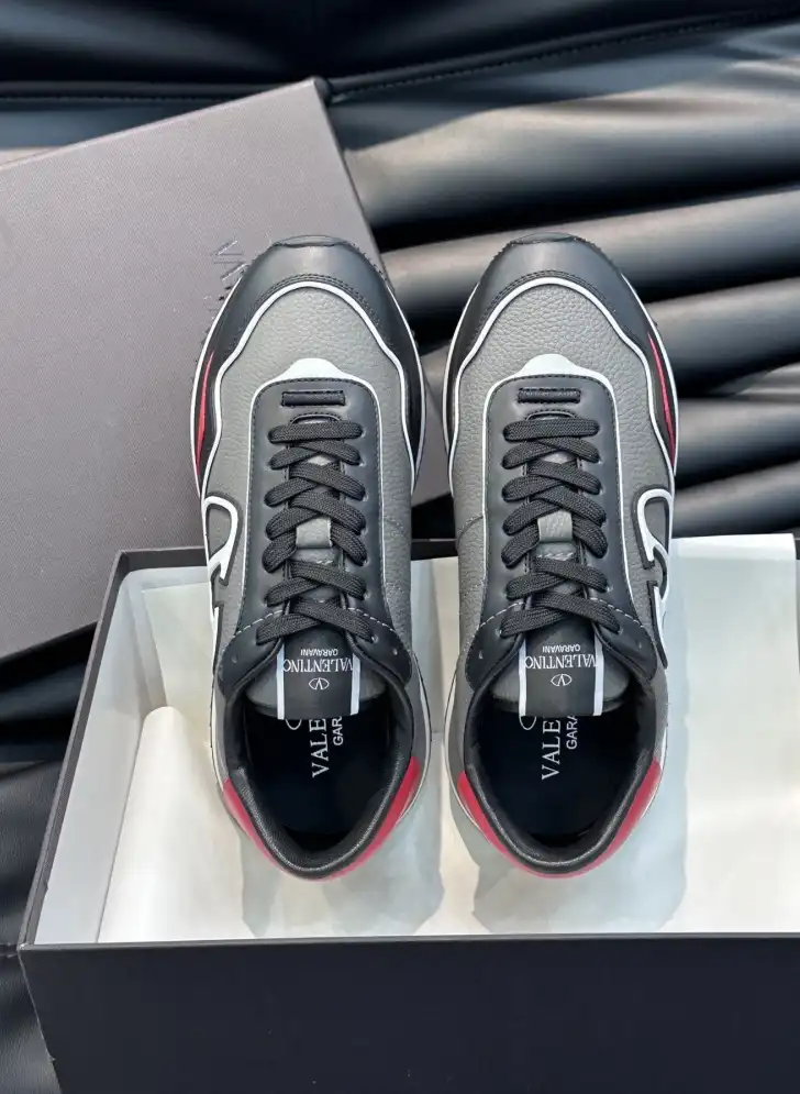 hype Valentino Sneakers