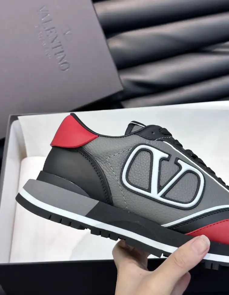 hype Valentino Sneakers