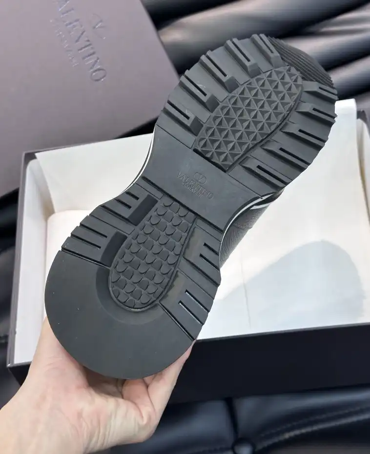 hype Valentino Sneakers