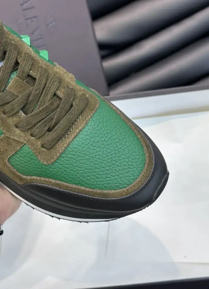 hype Valentino Sneakers