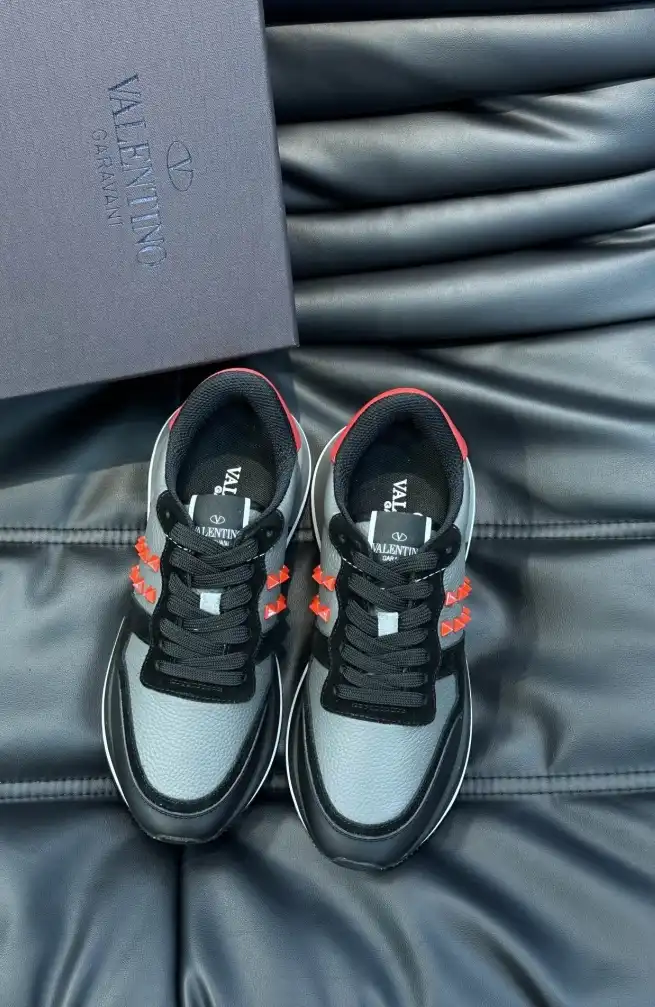 hype Valentino Sneakers