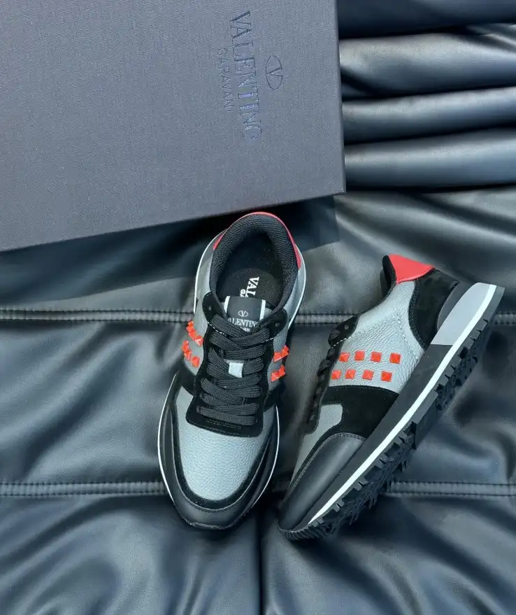 hype Valentino Sneakers