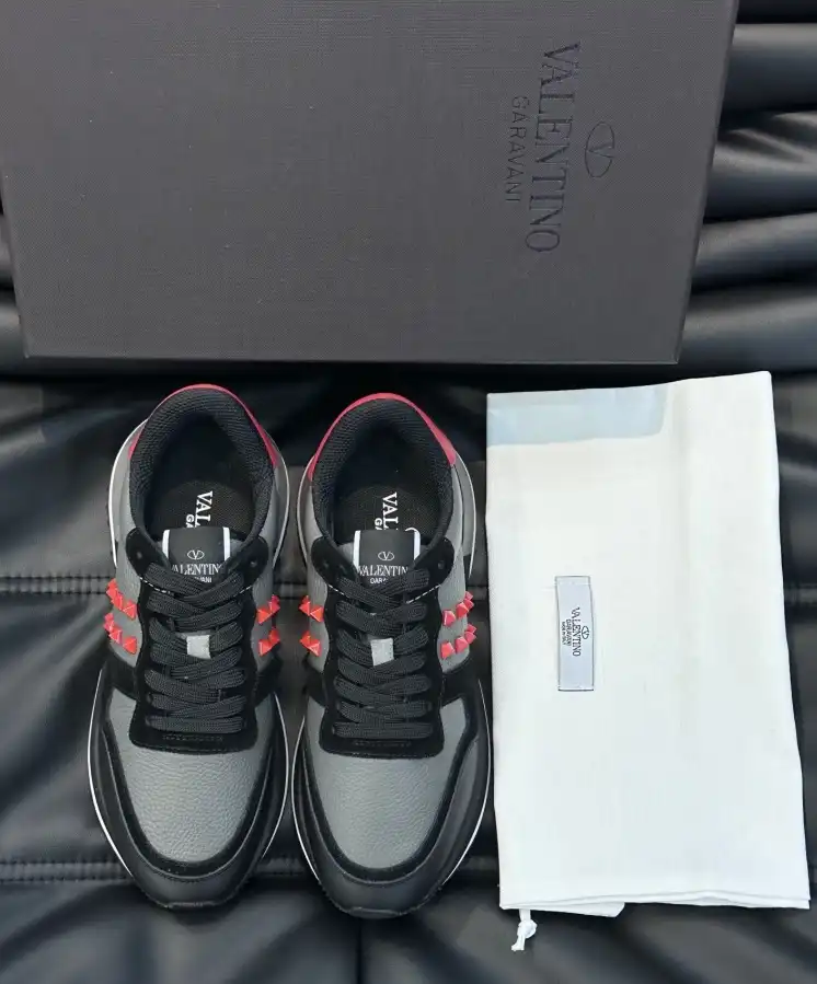 hype Valentino Sneakers