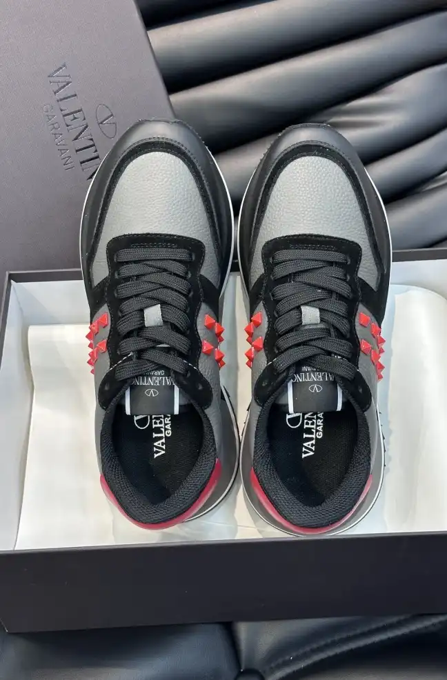 hype Valentino Sneakers