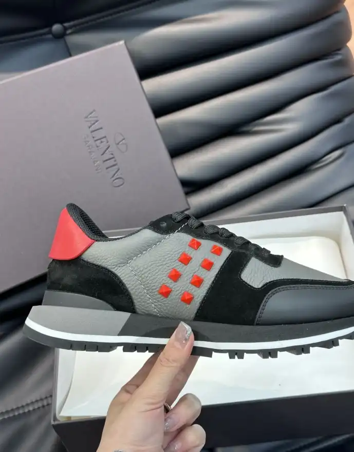 hype Valentino Sneakers