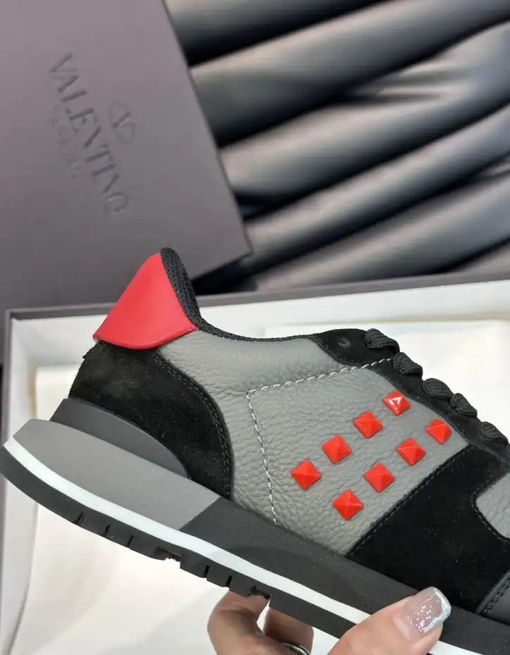 hype Valentino Sneakers