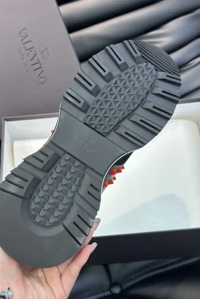 hype Valentino Sneakers