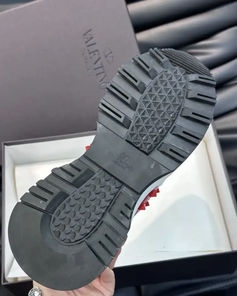 hype Valentino Sneakers