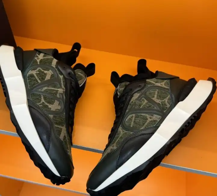 hype Valentino Sneakers