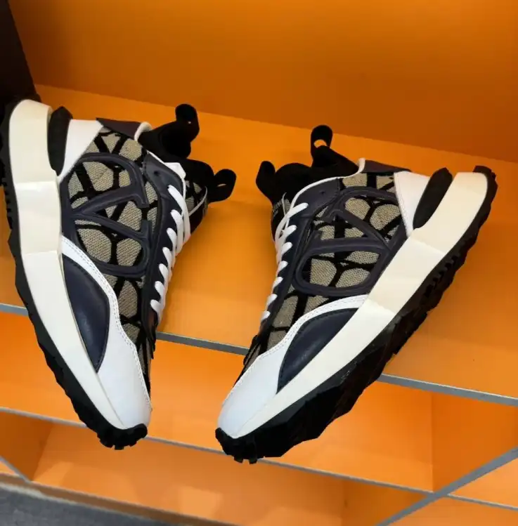 hype Valentino Sneakers