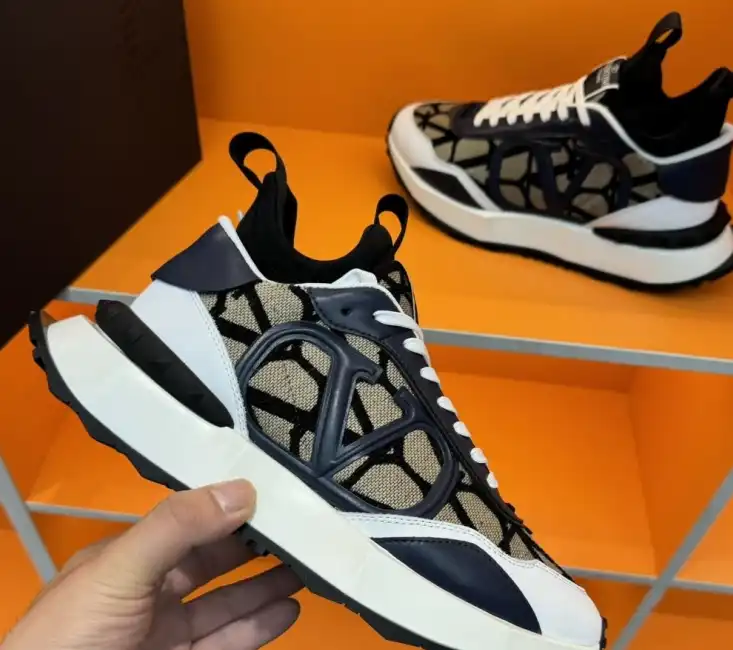 hype Valentino Sneakers