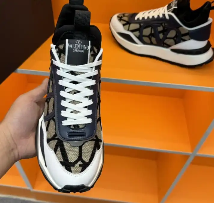 hype Valentino Sneakers