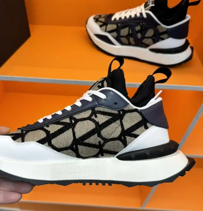 hype Valentino Sneakers