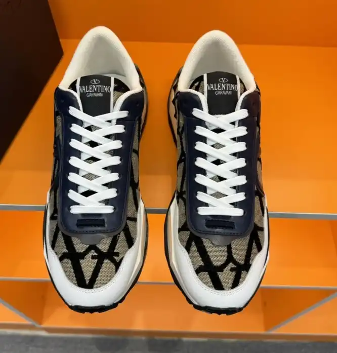 hype Valentino Sneakers