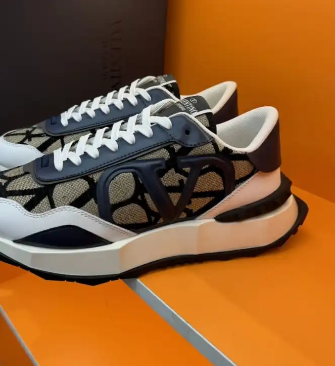 hype Valentino Sneakers