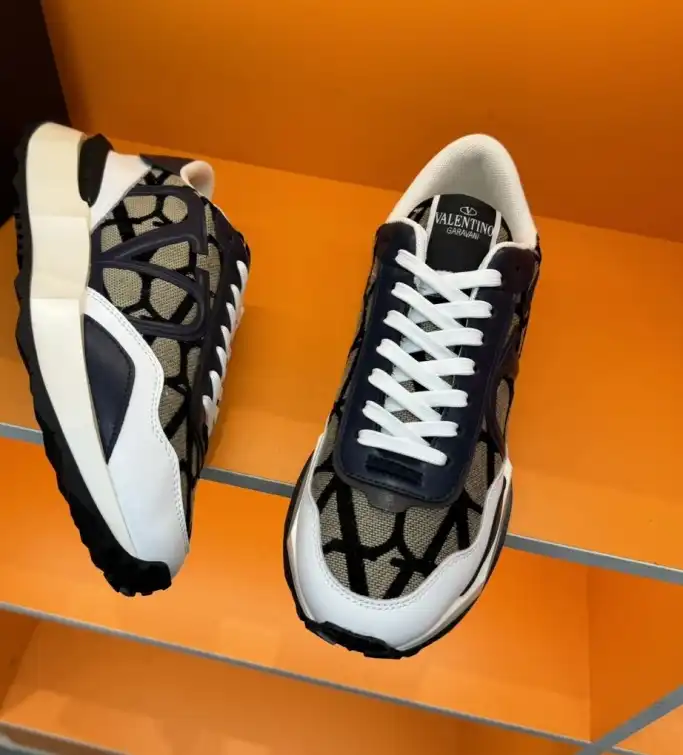 hype Valentino Sneakers