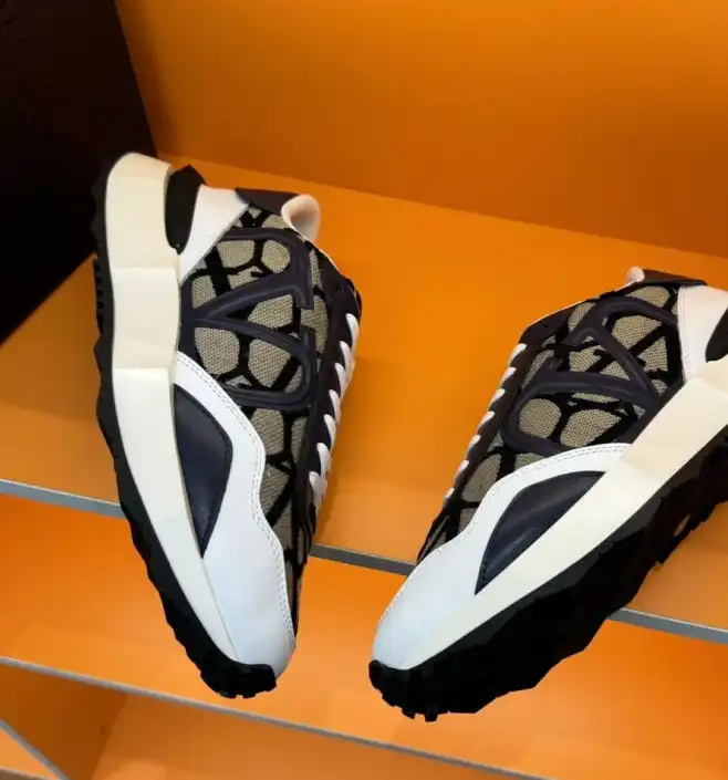 hype Valentino Sneakers