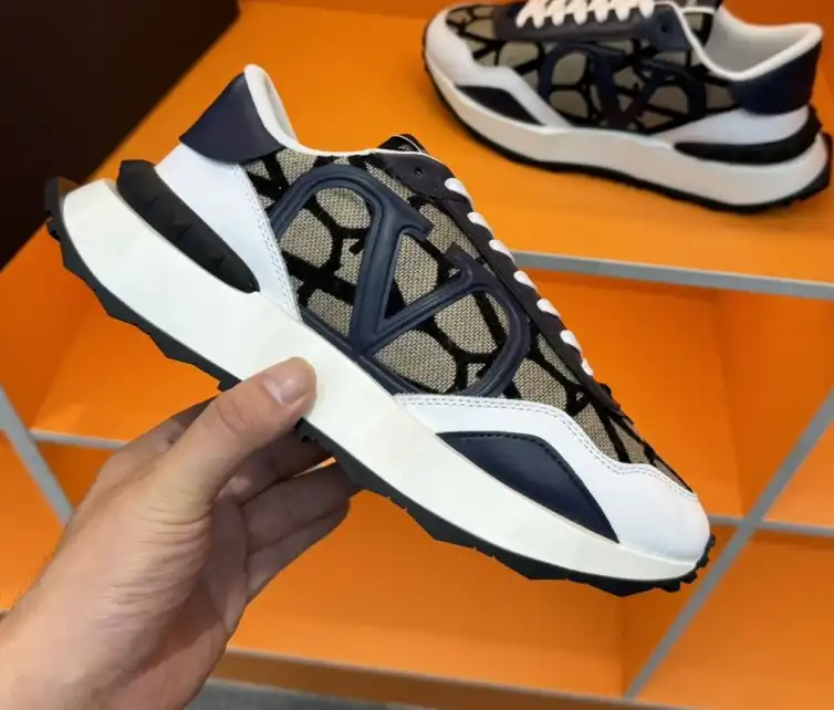 hype Valentino Sneakers