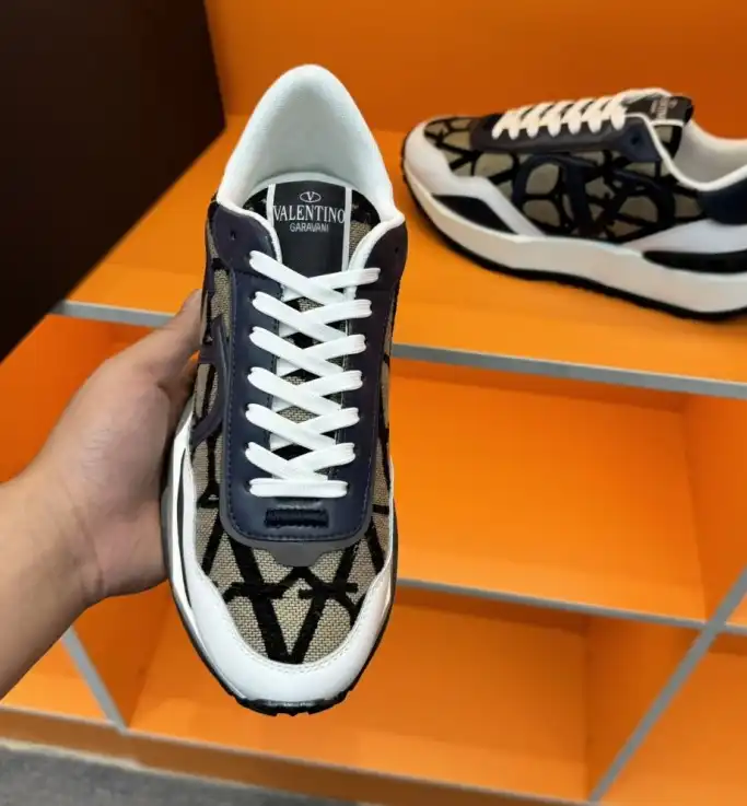 hype Valentino Sneakers