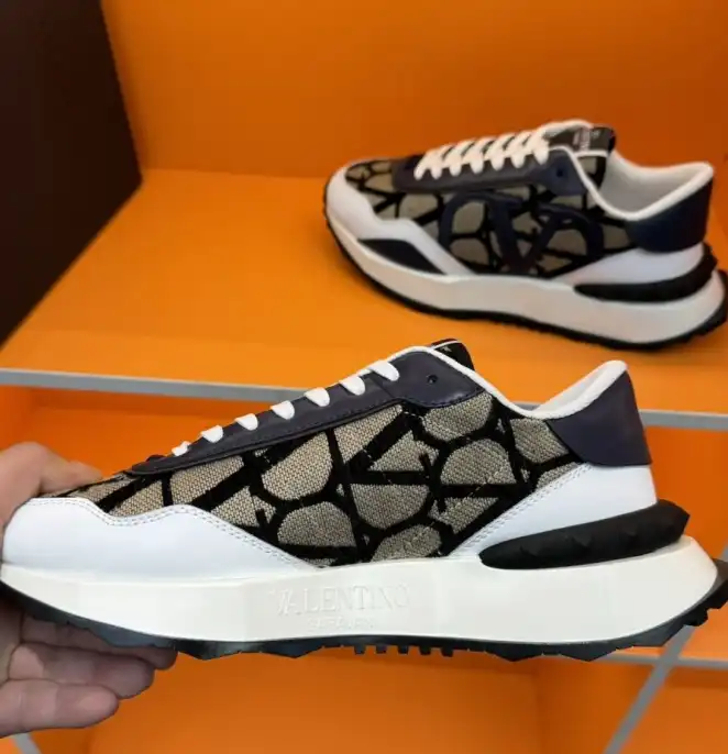 hype Valentino Sneakers