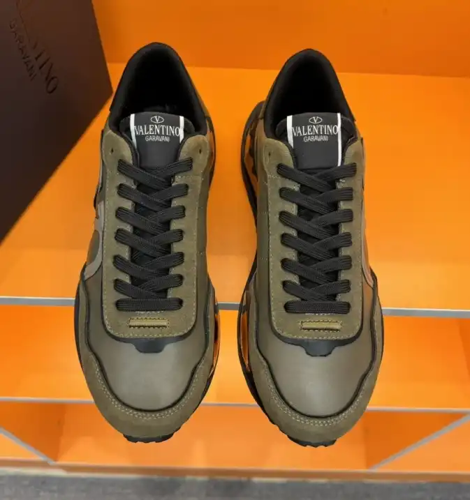 hype Valentino Sneakers