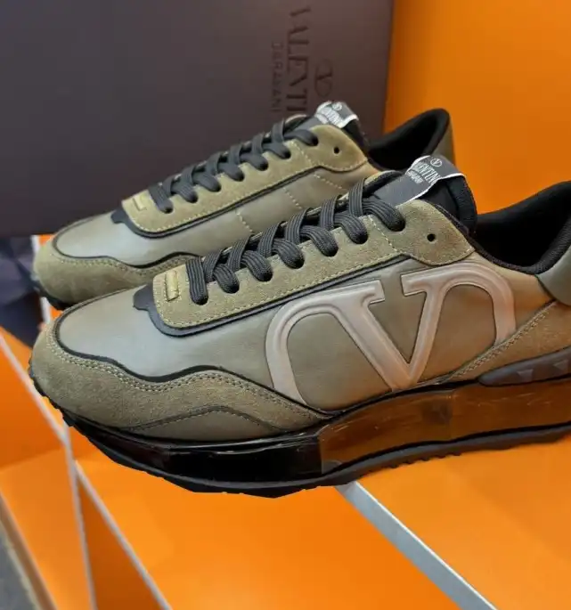 hype Valentino Sneakers