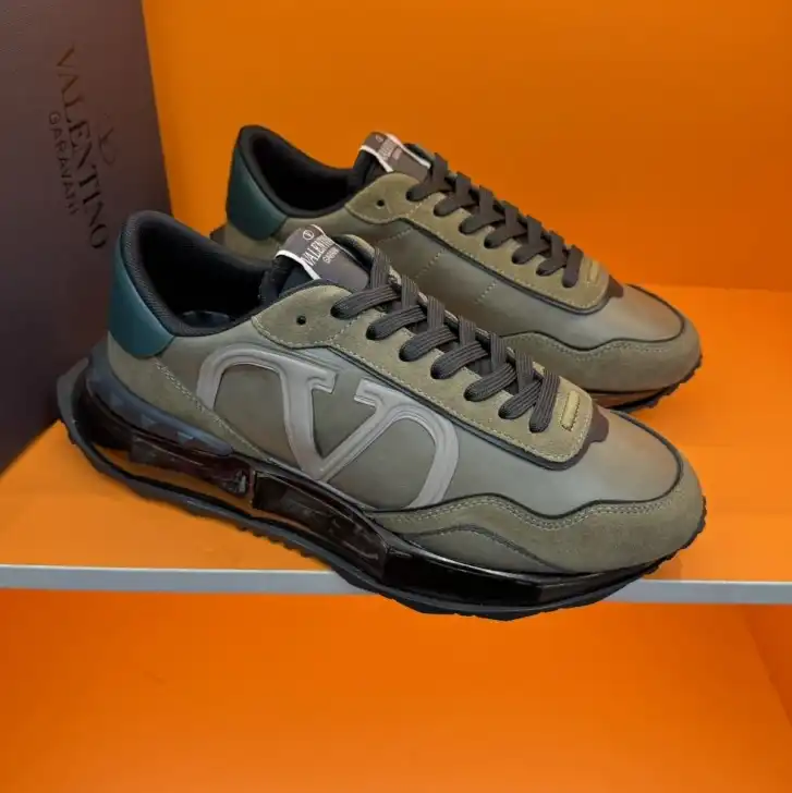 hype Valentino Sneakers