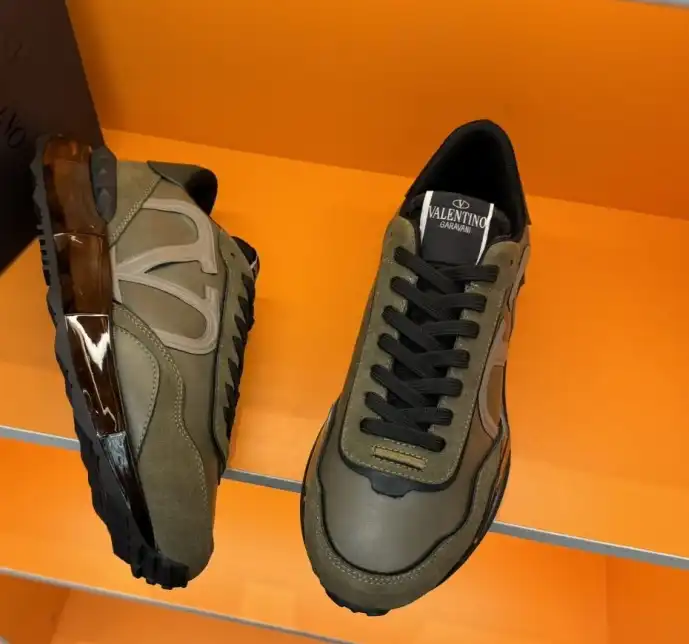 hype Valentino Sneakers