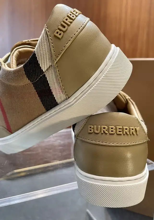 hype Burberry Sneakers