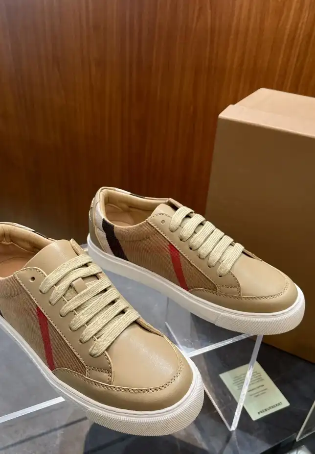 hype Burberry Sneakers