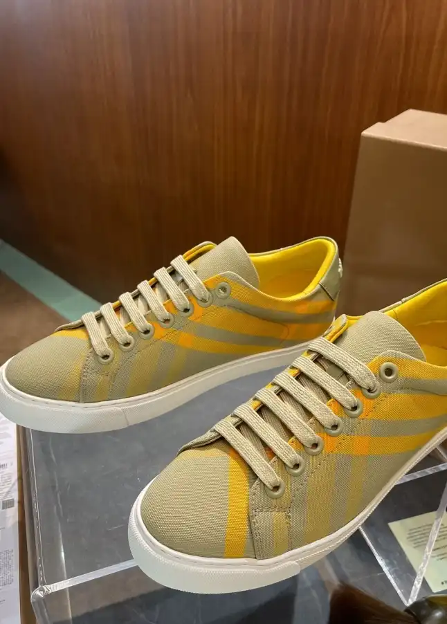 hype Burberry Sneakers