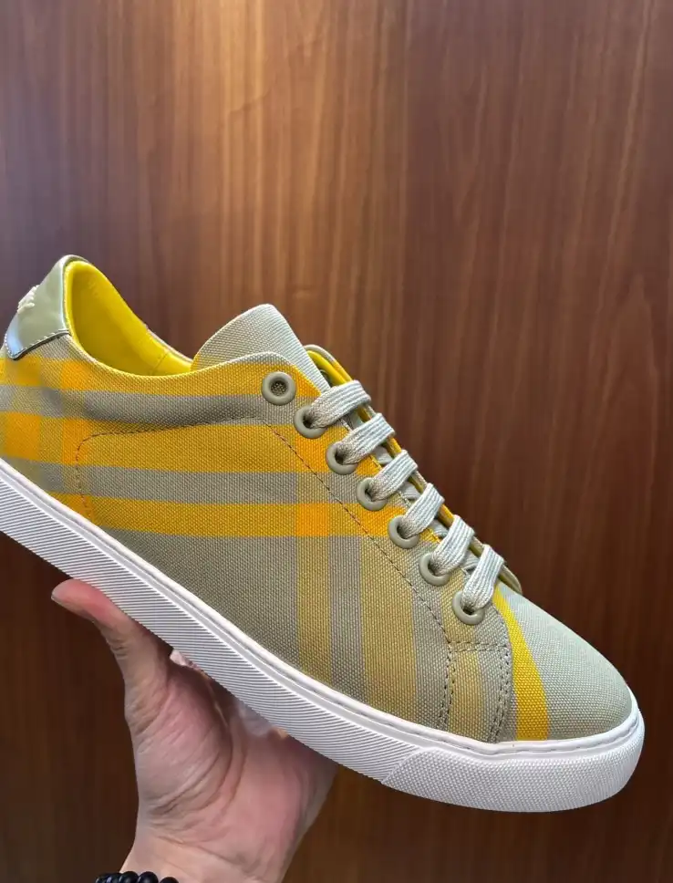 hype Burberry Sneakers