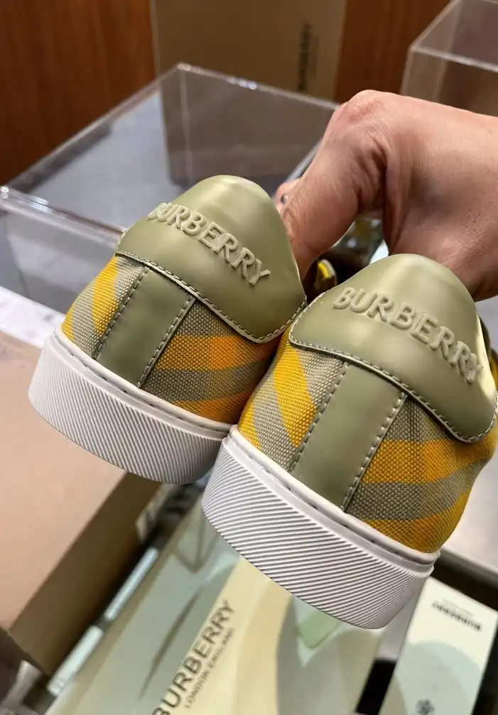 hype Burberry Sneakers