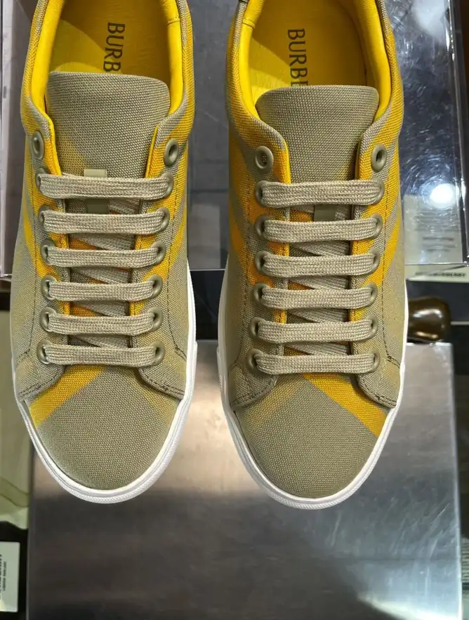 hype Burberry Sneakers