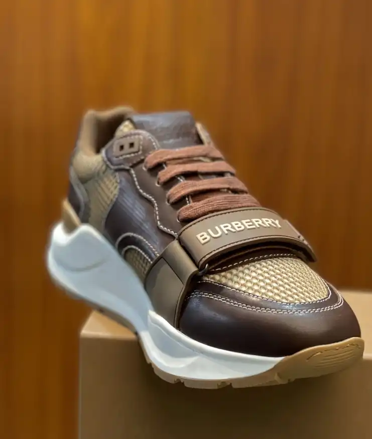 hype Burberry Sneakers