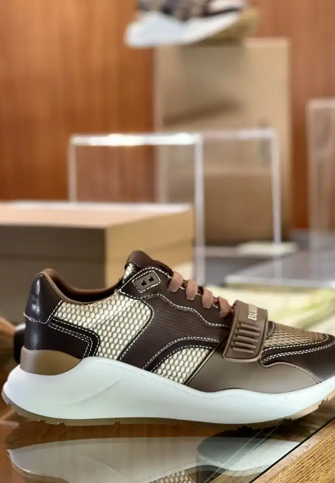 hype Burberry Sneakers