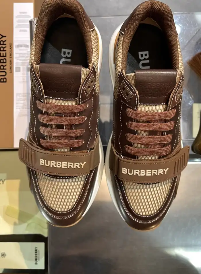 hype Burberry Sneakers