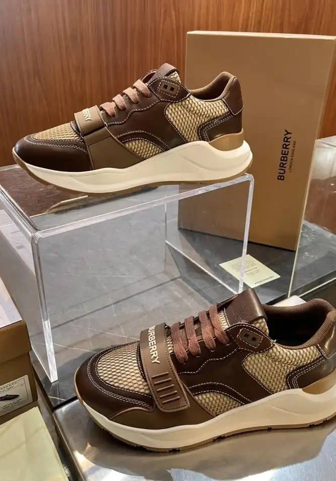 hype Burberry Sneakers