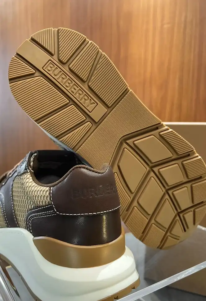 hype Burberry Sneakers