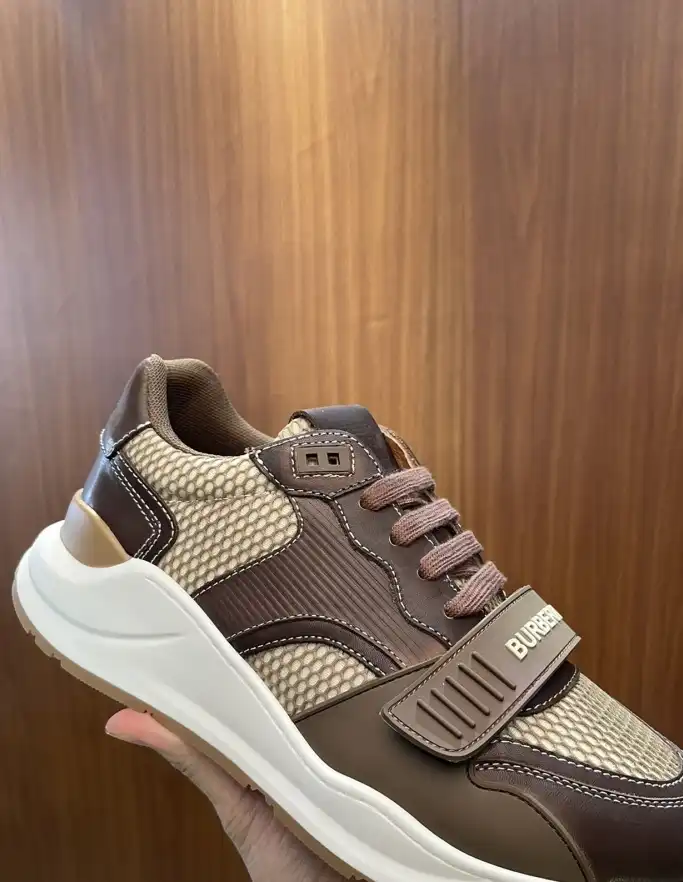 hype Burberry Sneakers