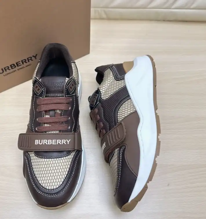 hype Burberry Sneakers