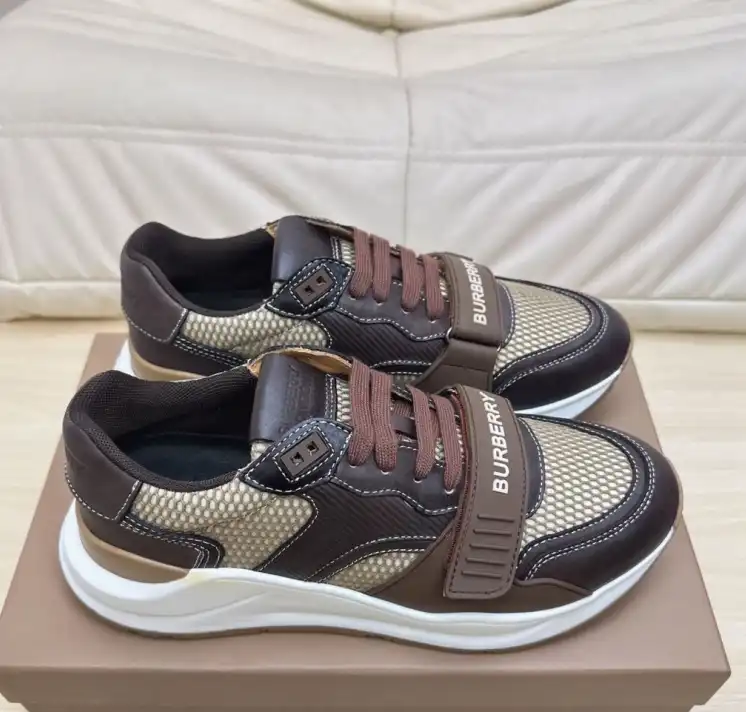 hype Burberry Sneakers