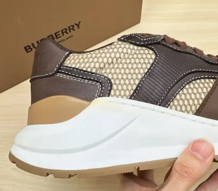 hype Burberry Sneakers